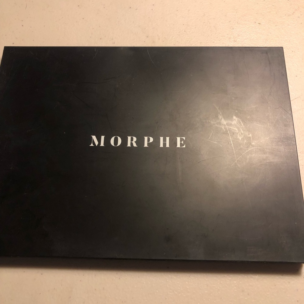 Morphe 35F fall into frost eyeshadow palette